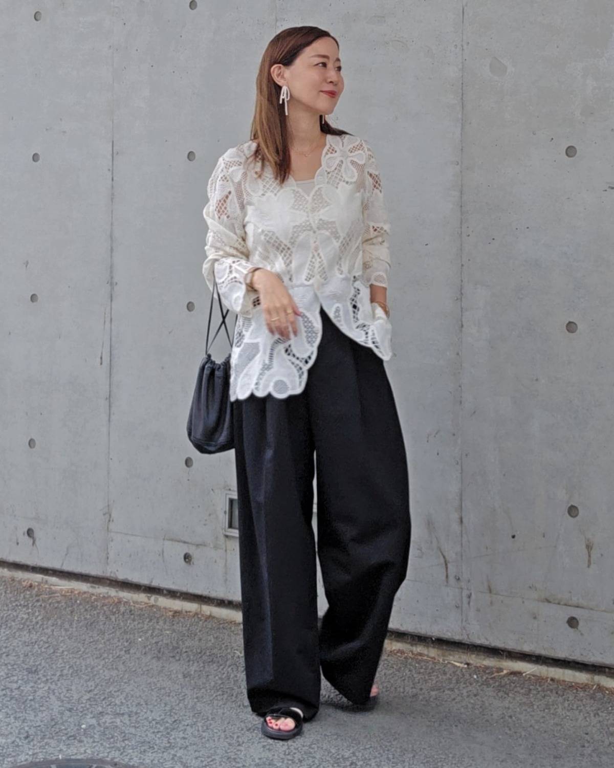 レースブラウス×タックパンツ