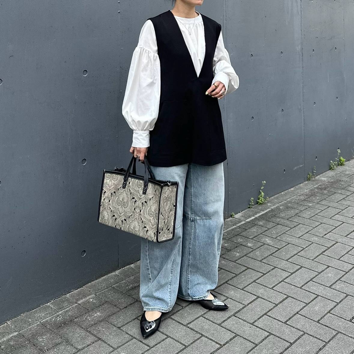 ボリュームスリーブブラウス×Vネックベスト