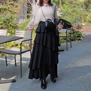 【2026年4月】こんな着方があったとは。周りと差がつく黒スカートコーデ5選