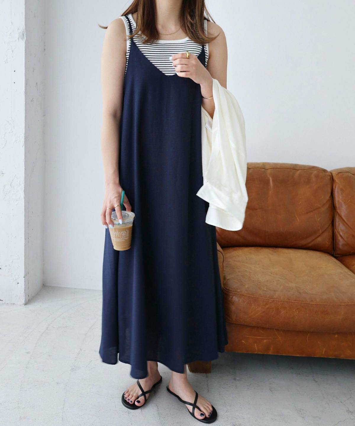 6月の沖縄コーデ キャミワンピース×シアーシャツ