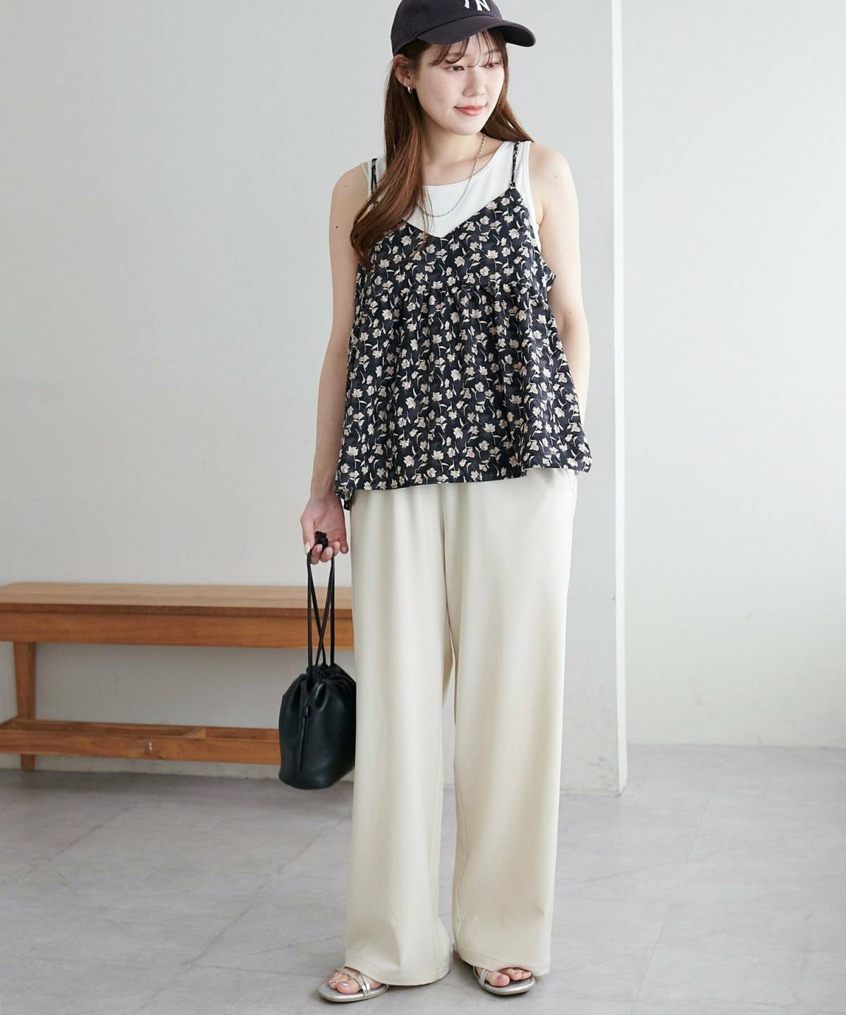 6月の沖縄コーデ キャミ×白パンツ