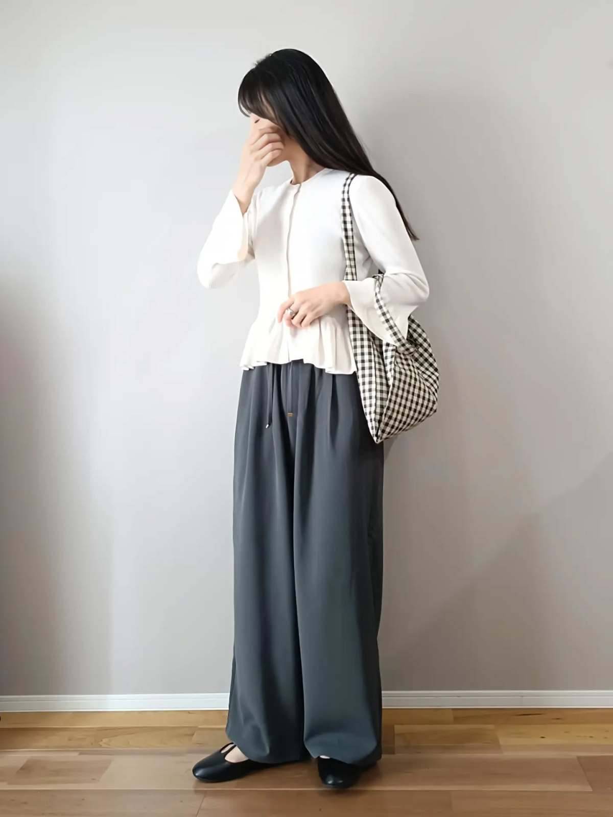 裾フリルカーディガンを合わせる♡