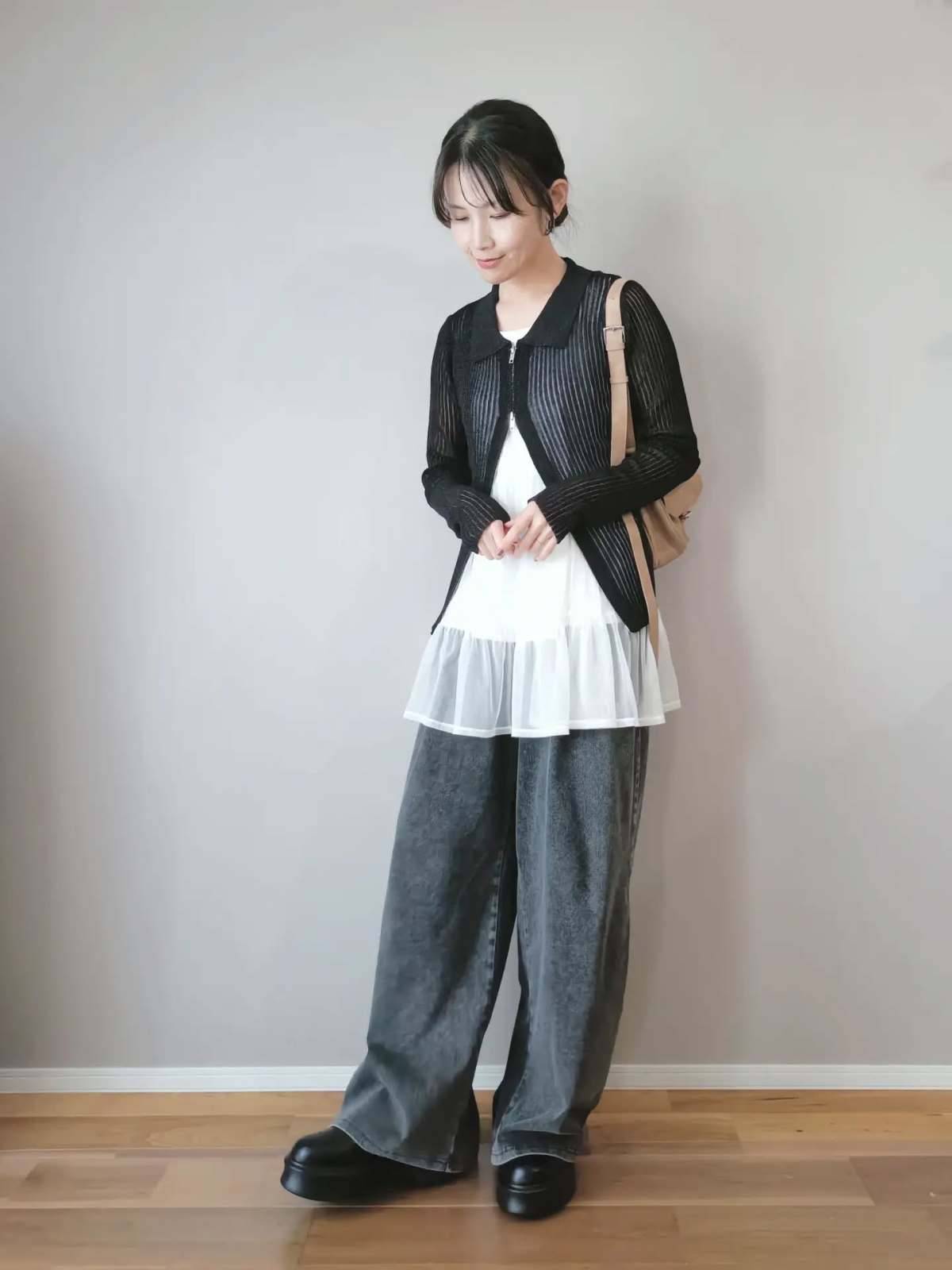 シアーカーディガン×フリルキャミソール