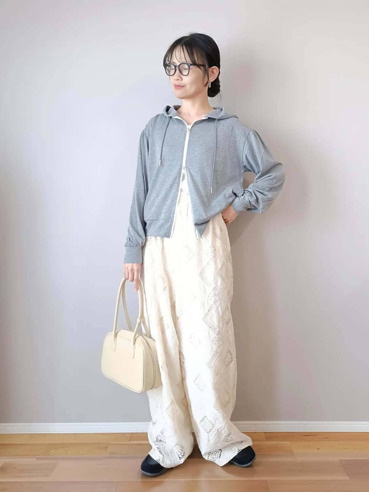 パーカー×レースパンツ