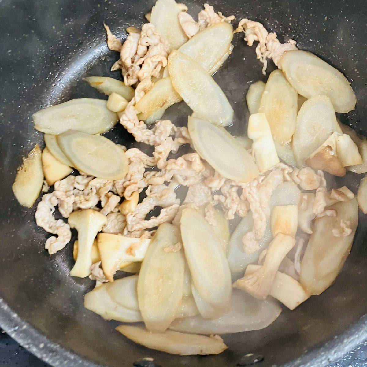 JAグループ公式の「さっぱり！ゴボウと豚肉とえのきの炒め物」のレシピ