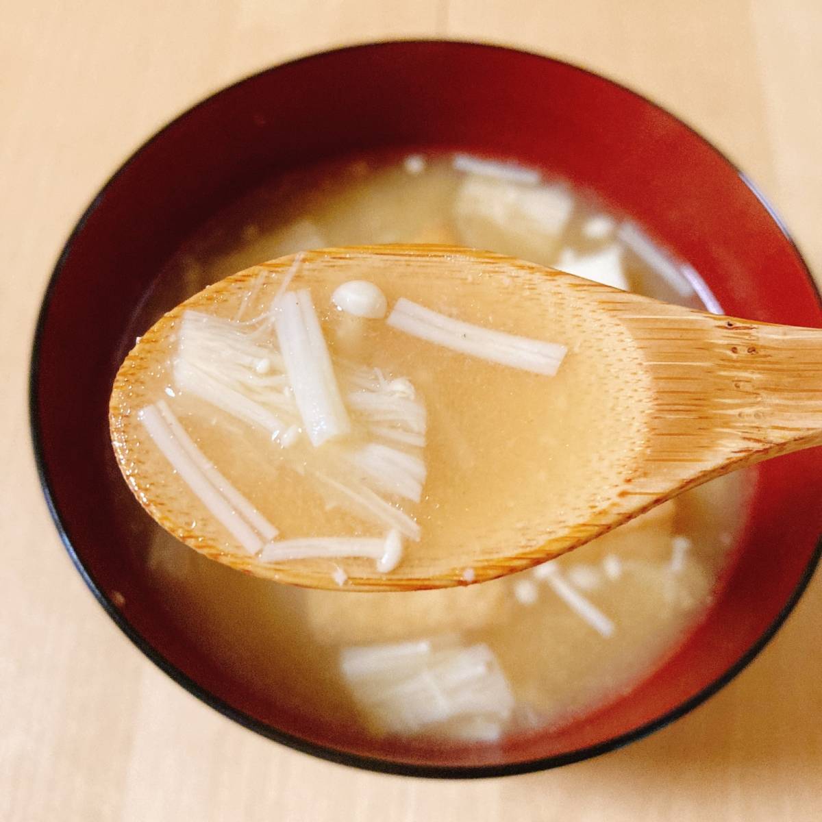 JAグループ公式の「えのきカリカリ油揚げ味噌汁」のレシピ