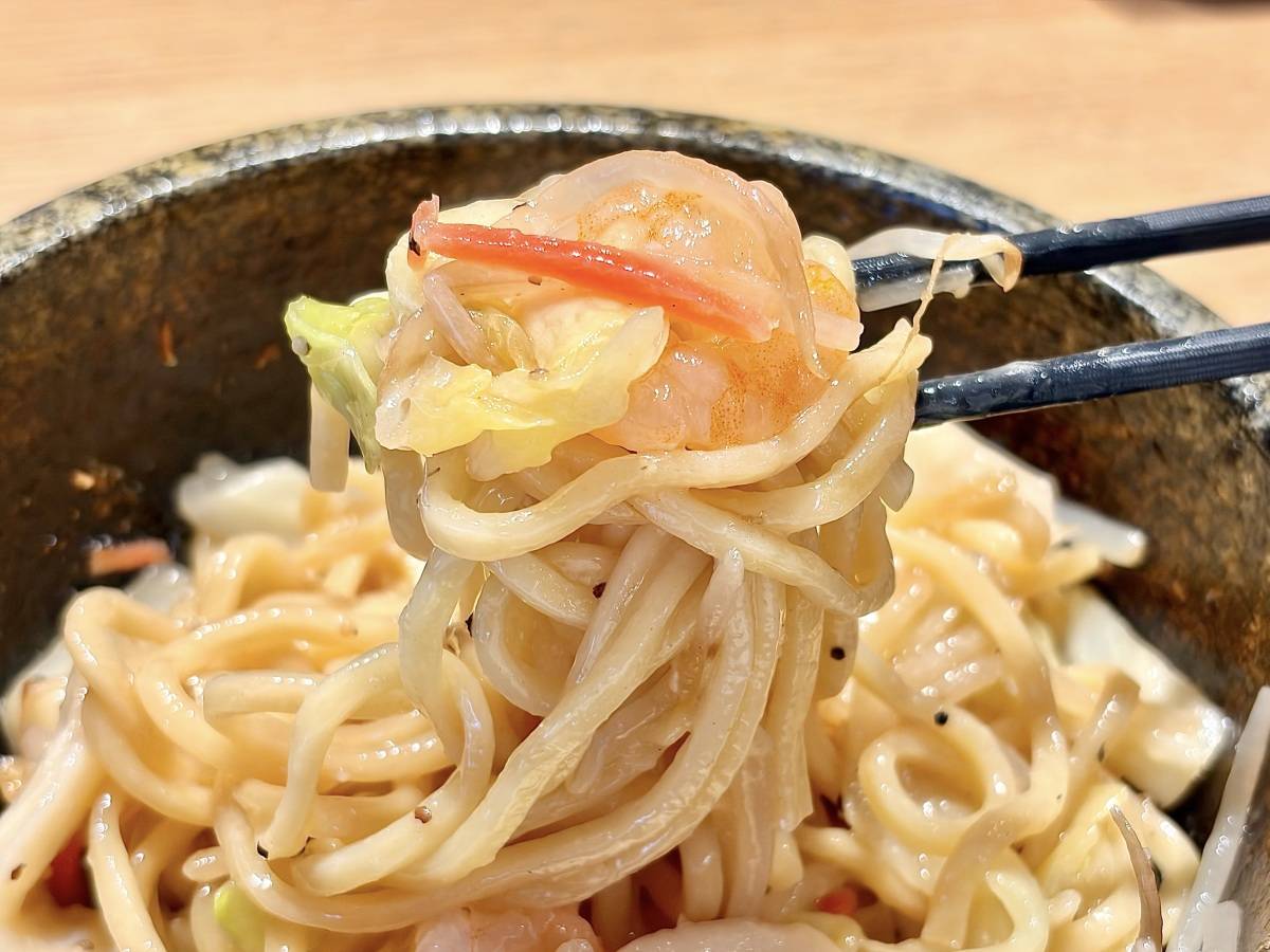 じねんと食堂の「石焼き塩焼きそば」