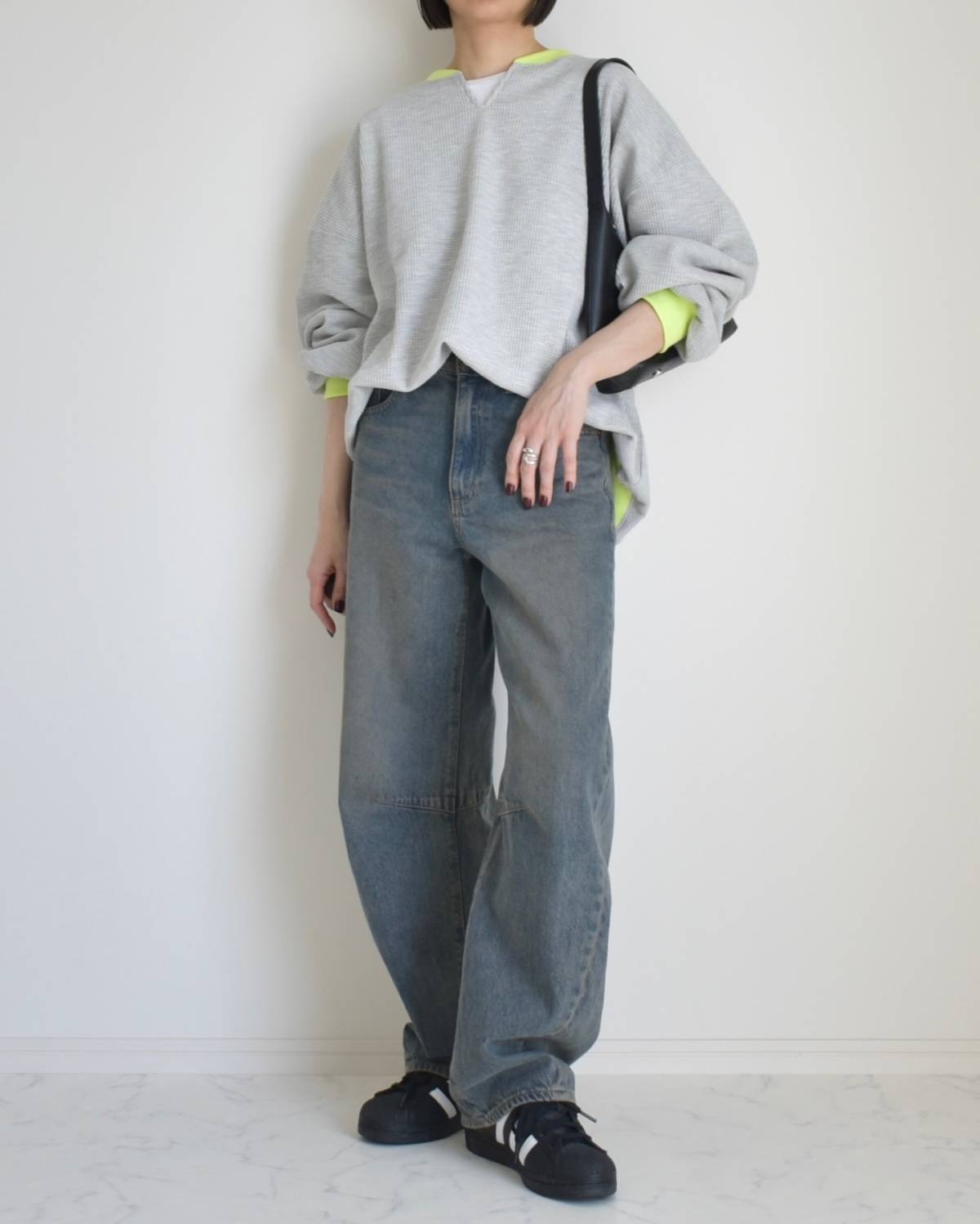 バイカラーデザインのトップスを主役にする♡