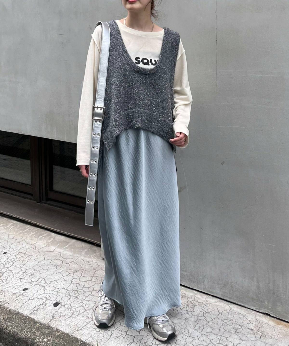 10月の大阪 ロゴT×サテンスカートコーデ