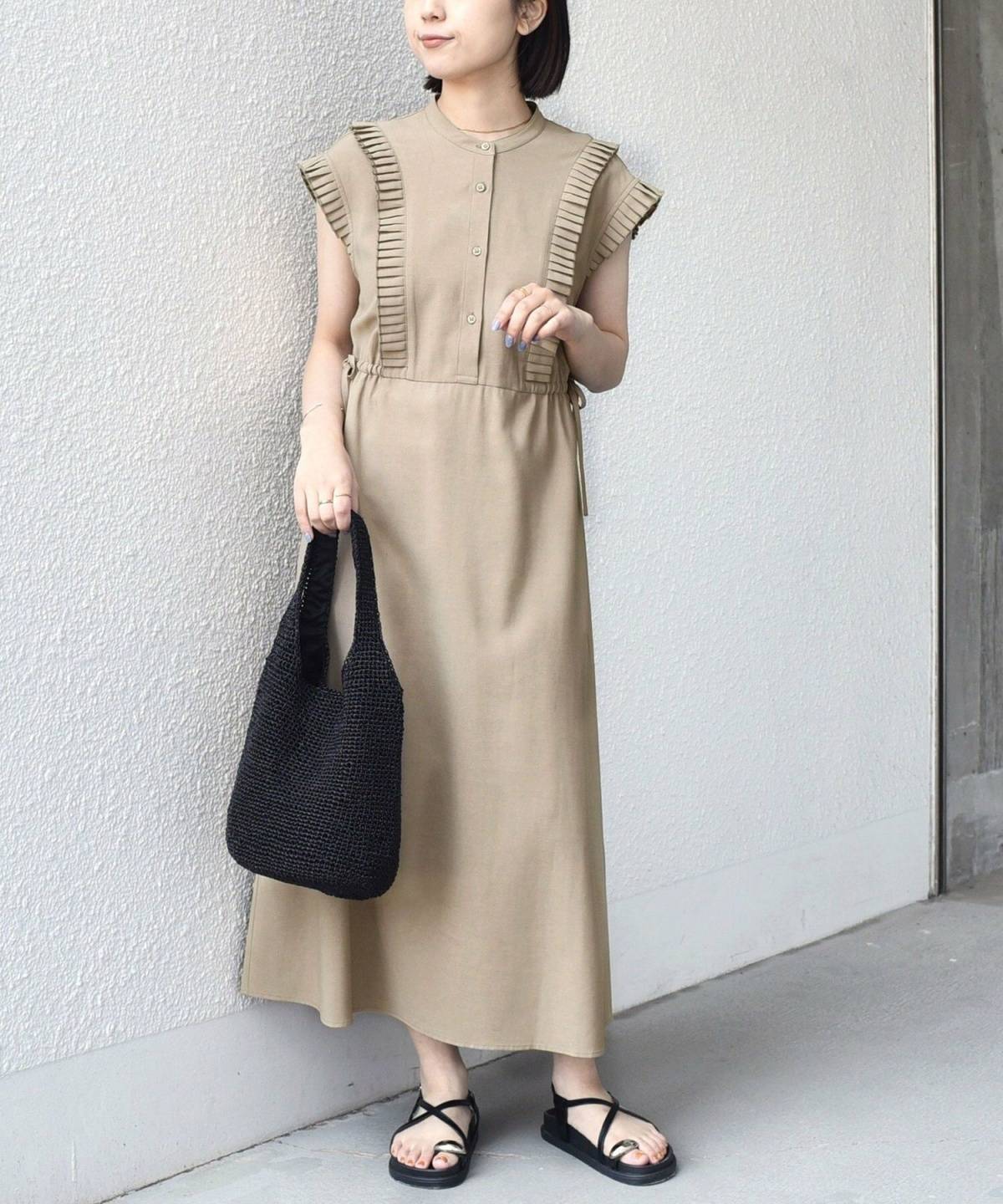 9月の京都の服装 ベージュワンピースコーデ