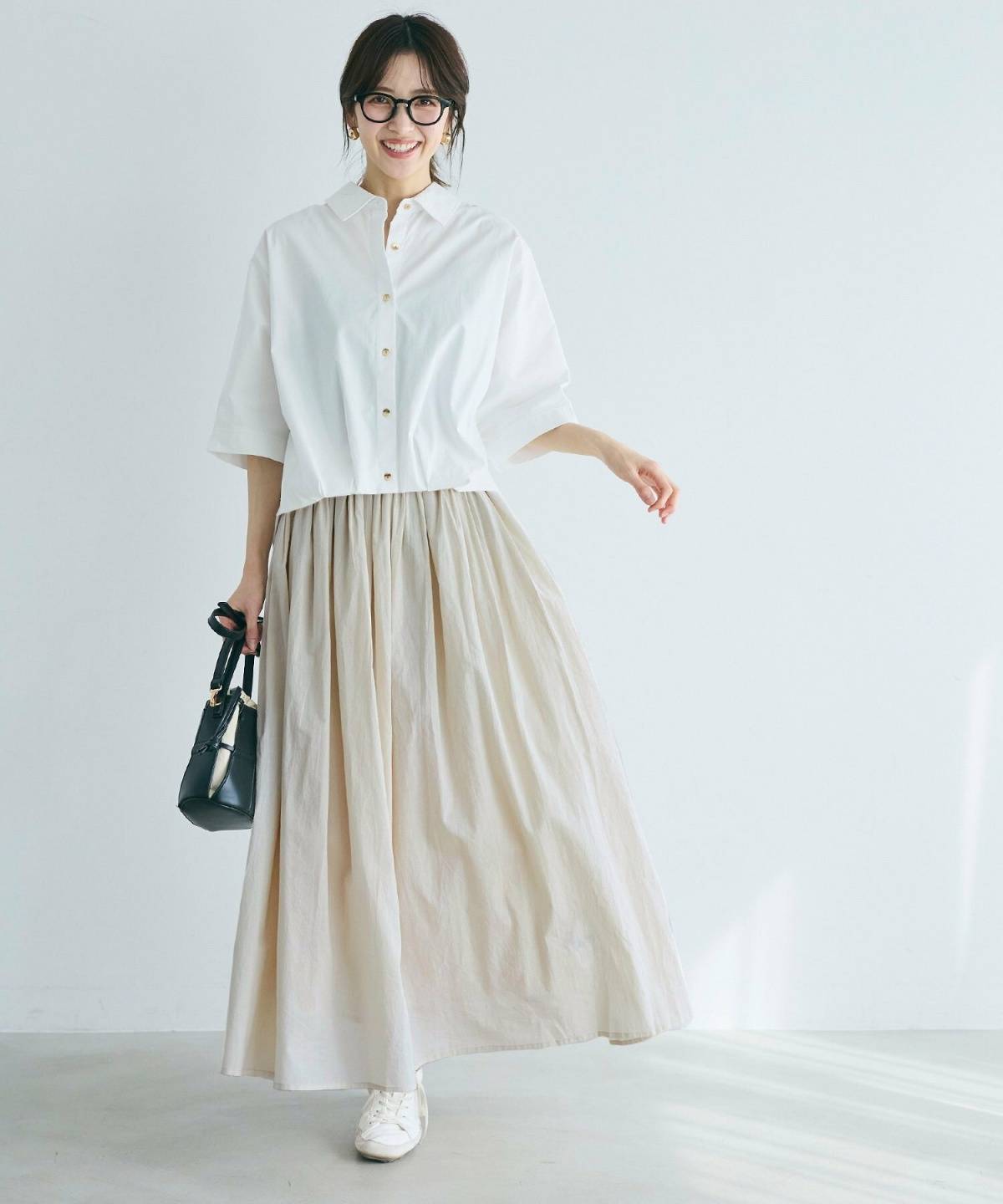 9月の京都の服装 白シャツ×フレアスカートコーデ