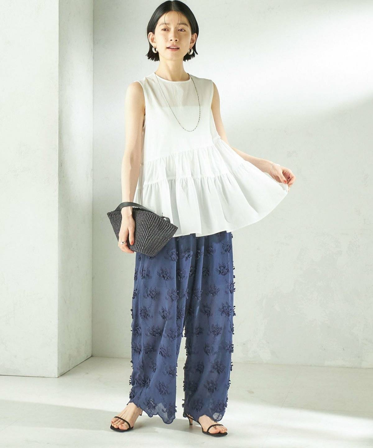 9月の京都の服装 刺繍入りパンツ×ブラウスコーデ