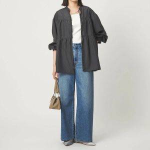 「じめっとした日も軽やか」「細見えする」50代が選ぶべき機能性トップス3選【2026年4月】