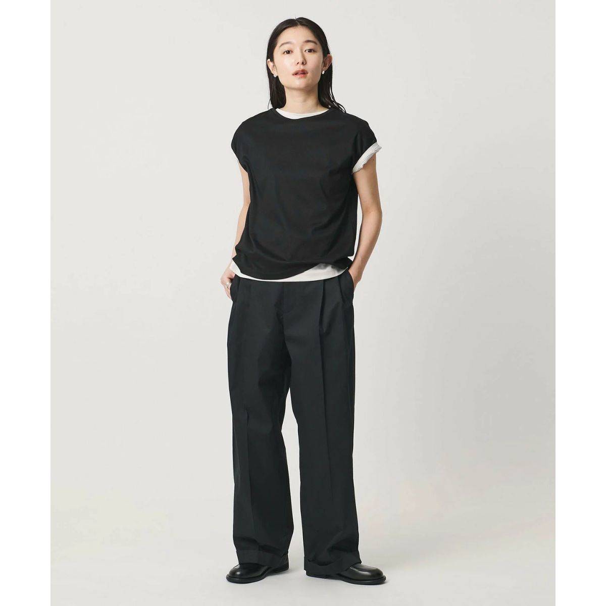黒Tシャツのレディースコーデ MARW UNITED ARROWS フレンチスリーブ Tシャツ