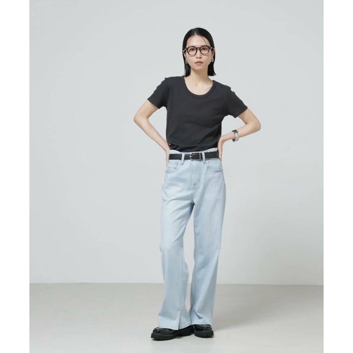 黒Tシャツのレディースコーデ NANO universe Anti Soaked(R) 汗染み防止コンパクトリブTシャツ