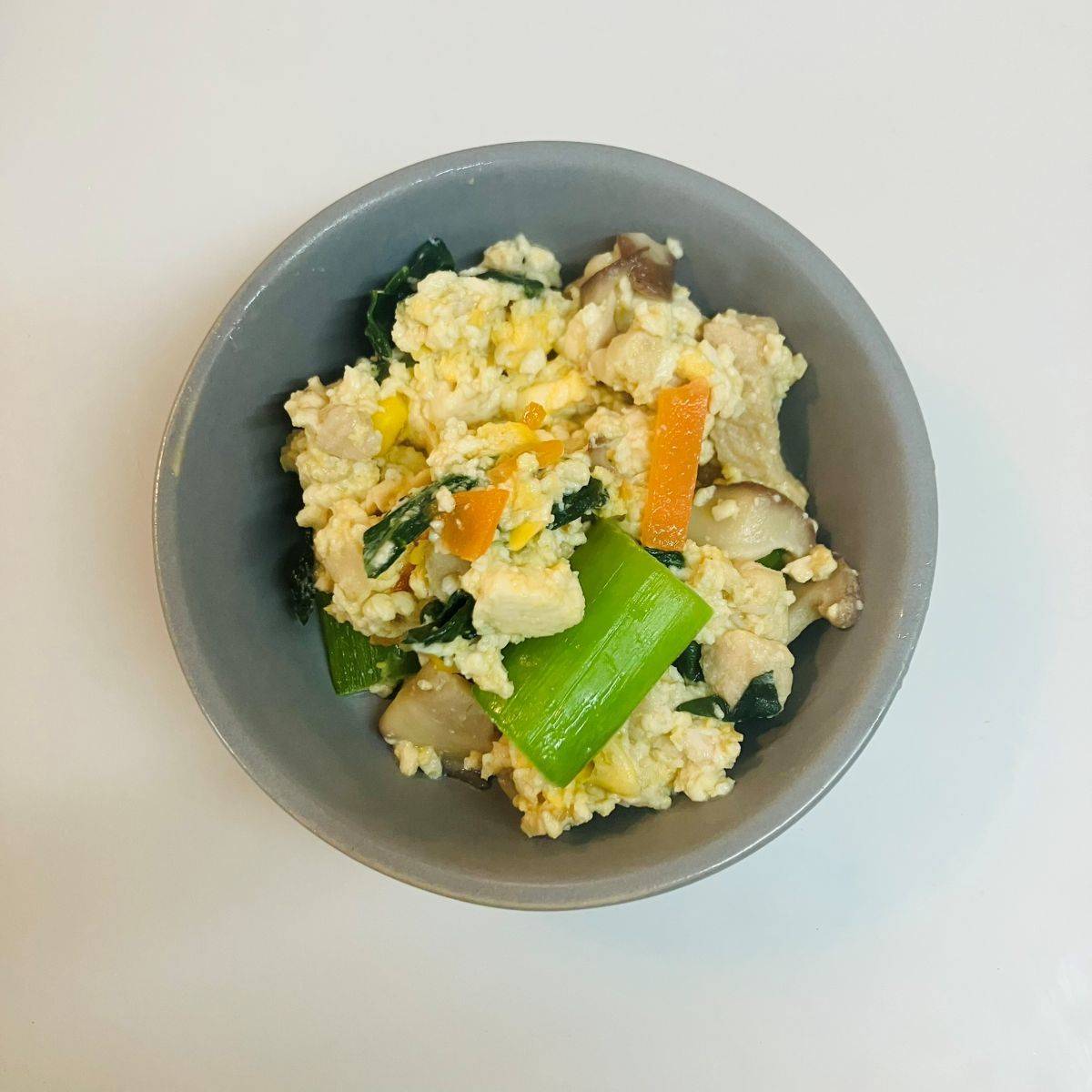 JAグループ公式の「たっぷり野菜と鶏肉の炒り豆腐」のレシピ