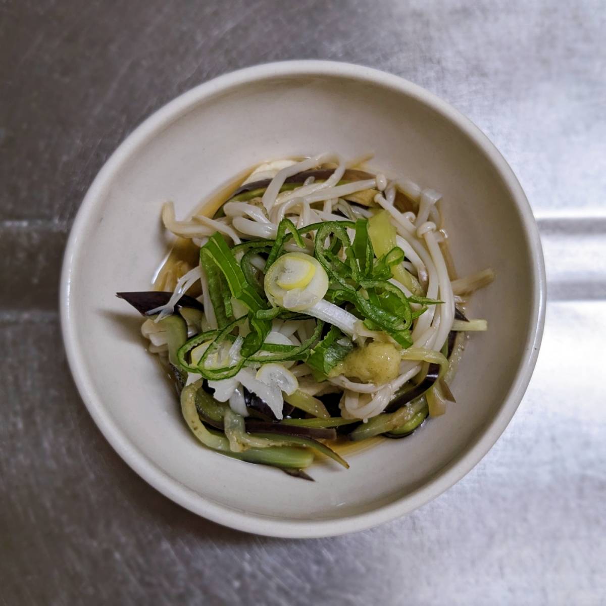 ヤマキ公式の「蒸しなすのそうめん風」のレシピ