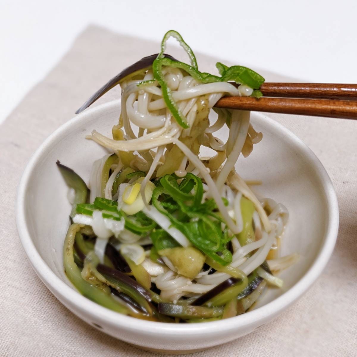 ヤマキ公式の「蒸しなすのそうめん風」のレシピ