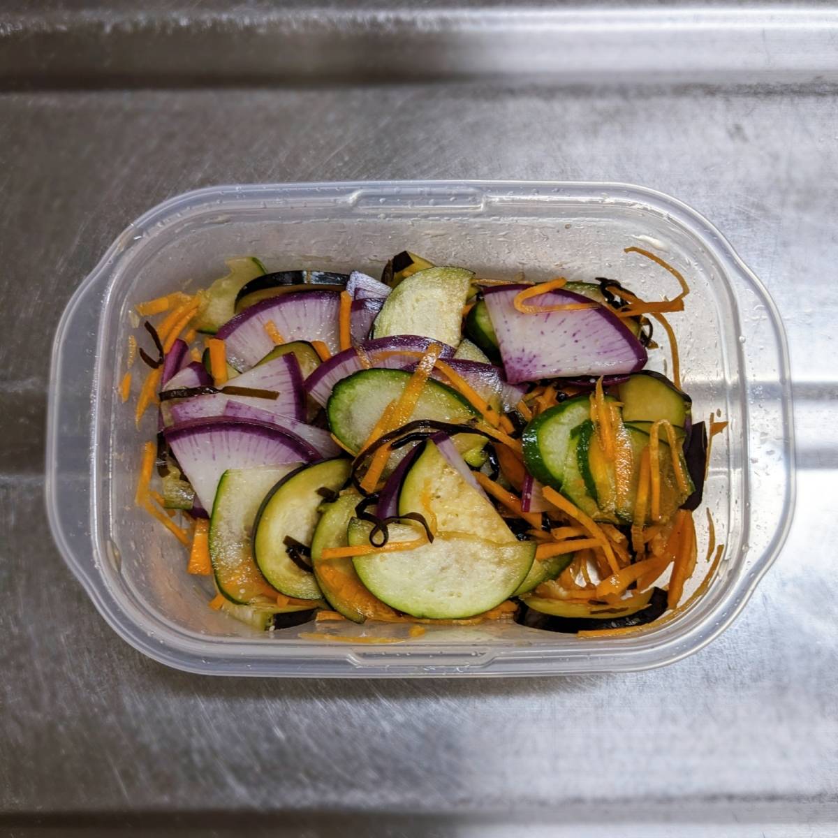 くらこん公式の「塩こんぶでミックス浅漬け」のレシピ