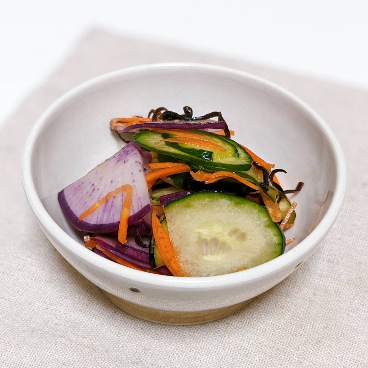 くらこん公式の「塩こんぶでミックス浅漬け」のレシピ