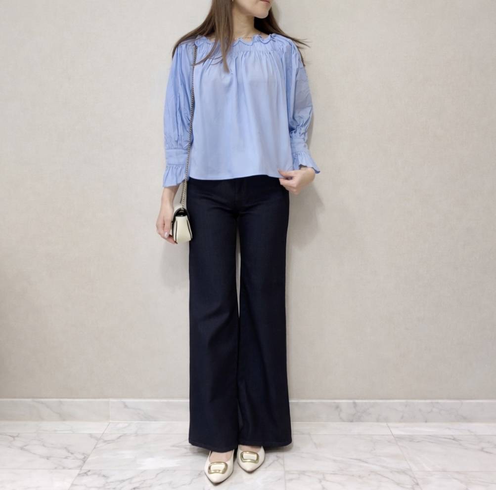 MOUSSYの美脚デニム×ブラウスコーデ