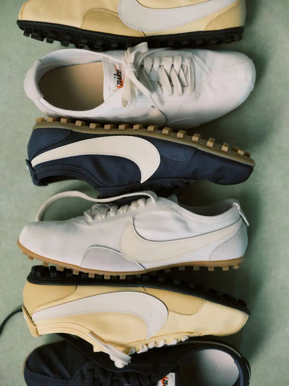 【emmi】NIKE MOON SHOEの3色