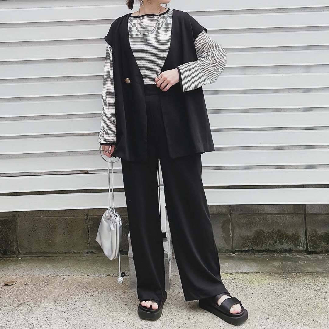 ボーダー柄を取り入れたブラックコーデ