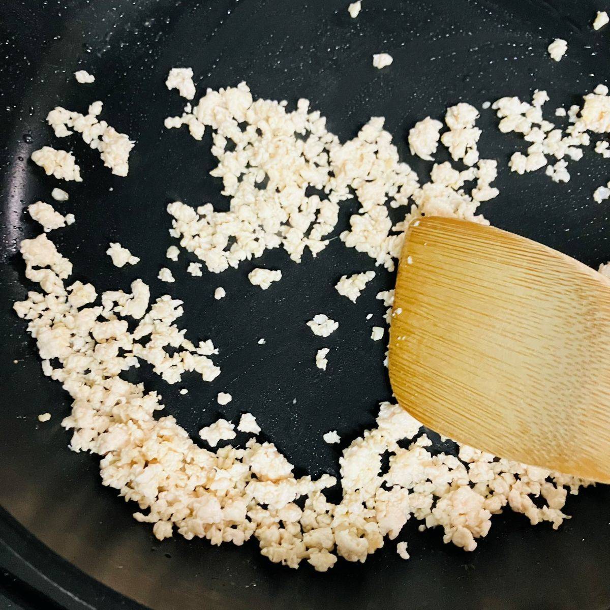 タカノフーズ公式の「豆腐ステーキ納豆かけ」のレシピ