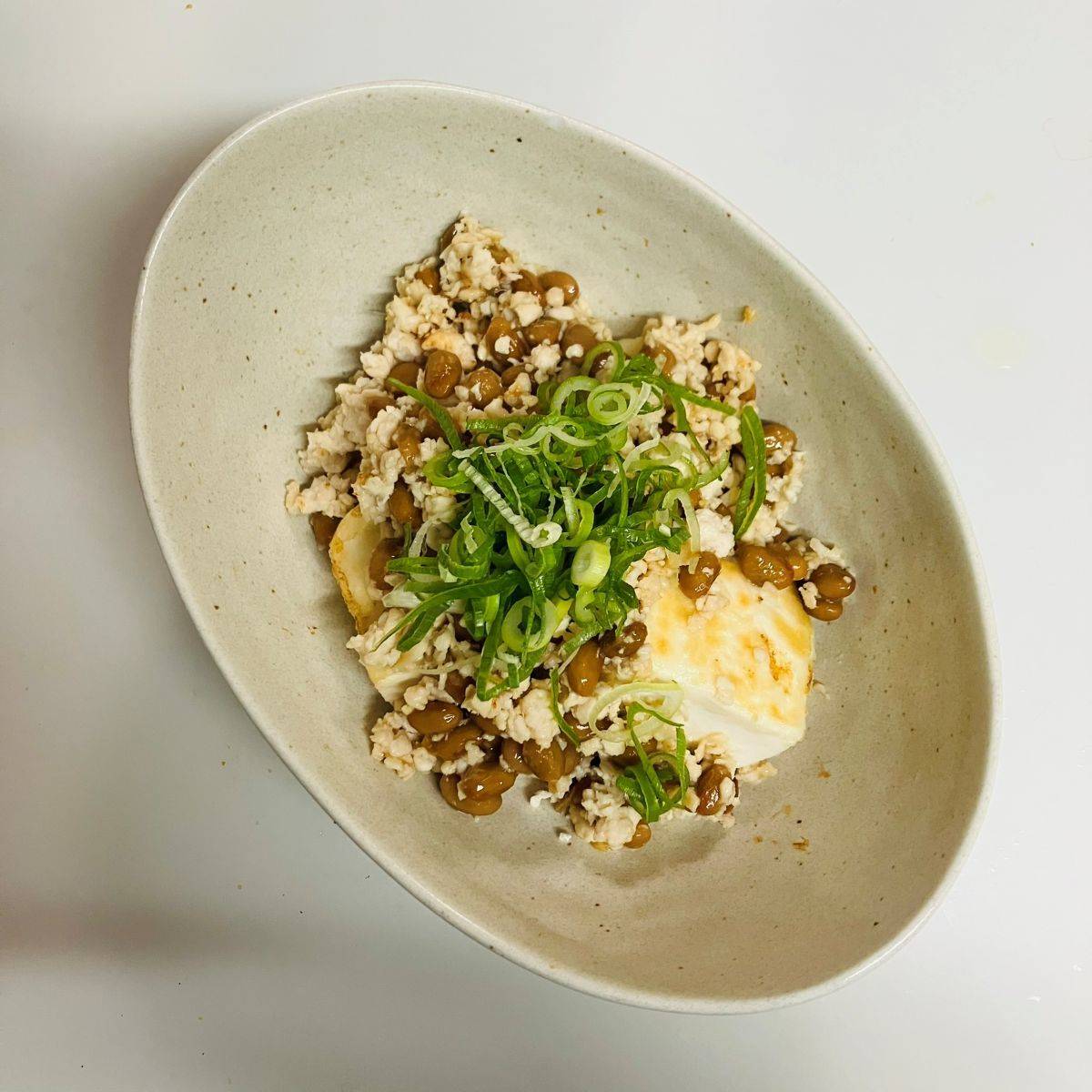 タカノフーズ公式の「豆腐ステーキ納豆かけ」のレシピ