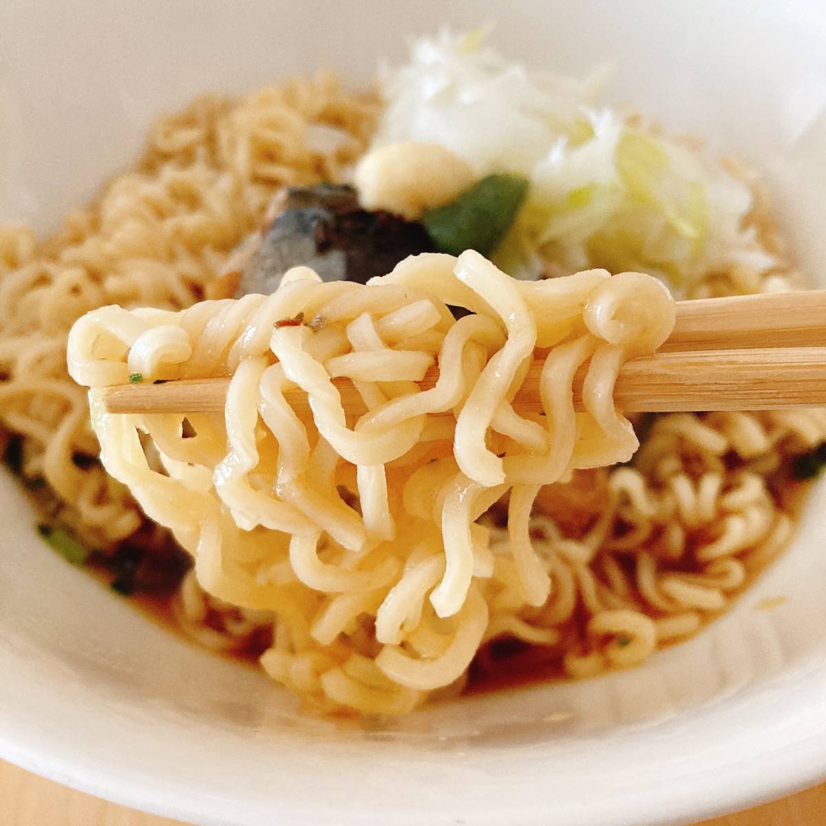 サッポロ一番公式の「【シガ一番】焼き鯖しょうゆらうめん」のレシピ