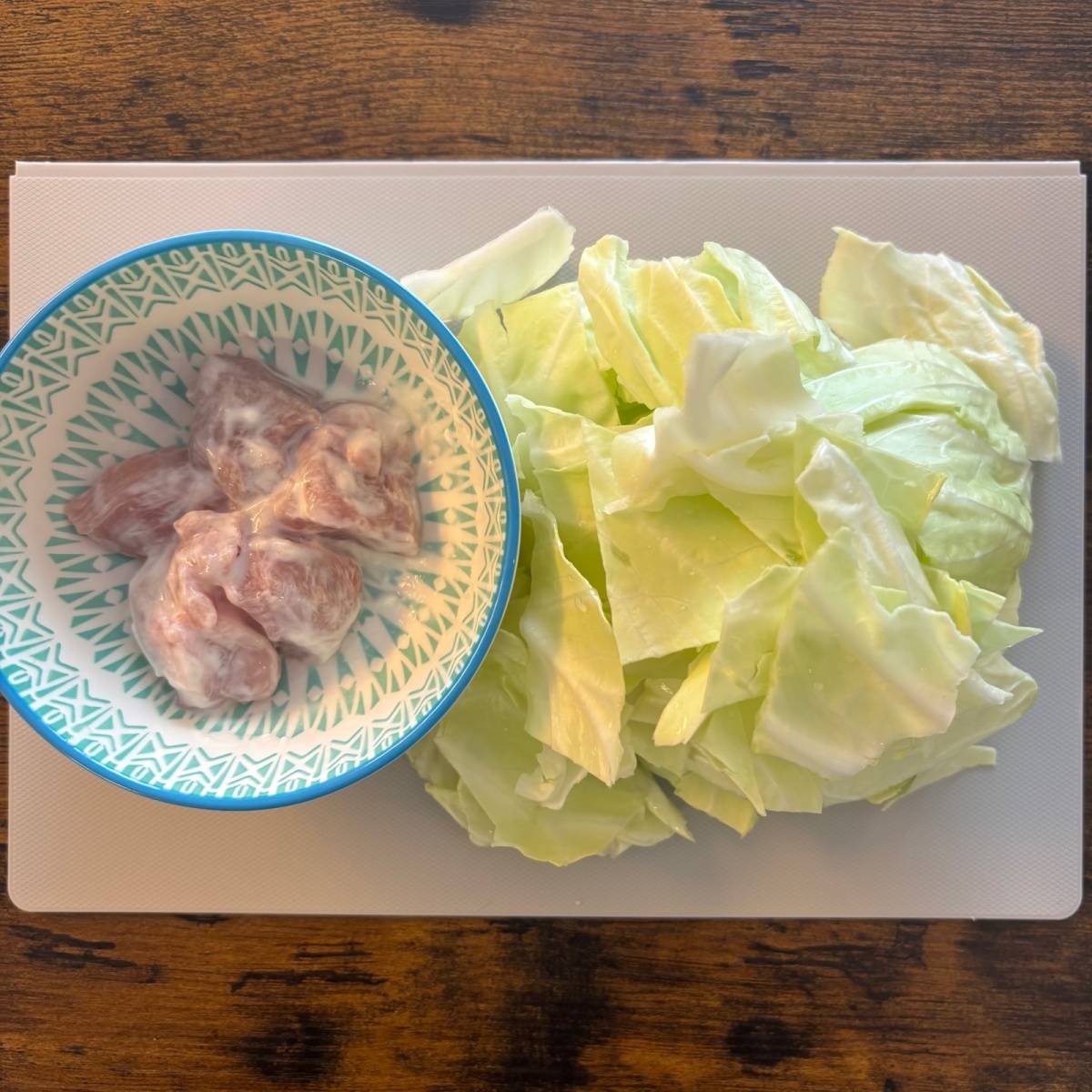 JAグループ公式の「鶏ムネ肉とキャベツのコンソメ煮」のレシピ