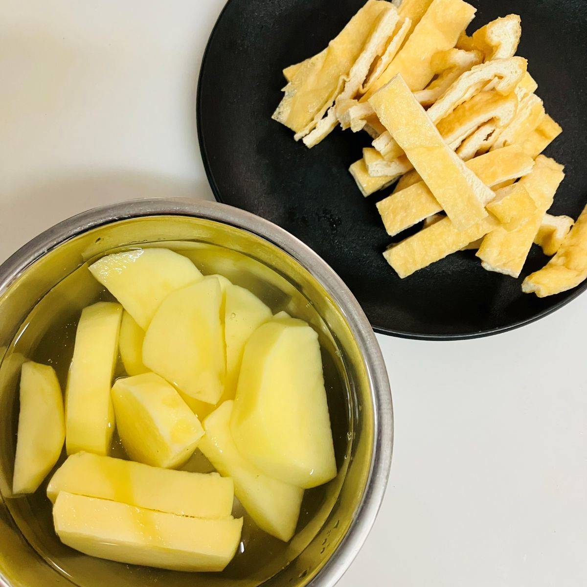 JAグループ公式の「じゃがいもとカブの葉の味噌汁」のレシピ