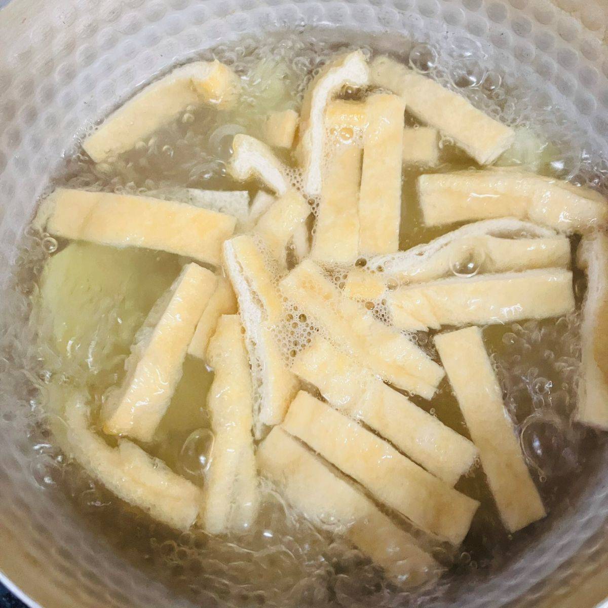 JAグループ公式の「じゃがいもとカブの葉の味噌汁」のレシピ