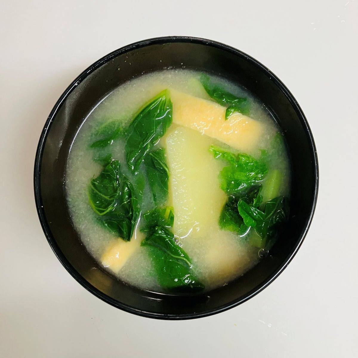JAグループ公式の「じゃがいもとカブの葉の味噌汁」のレシピ