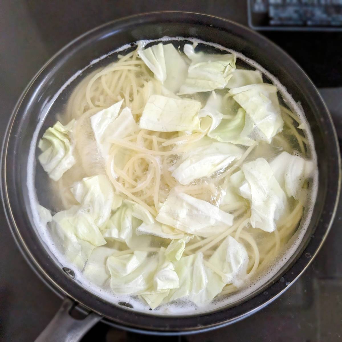 マ・マー公式の「ベーコンとキャベツのスパゲティ」のレシピ