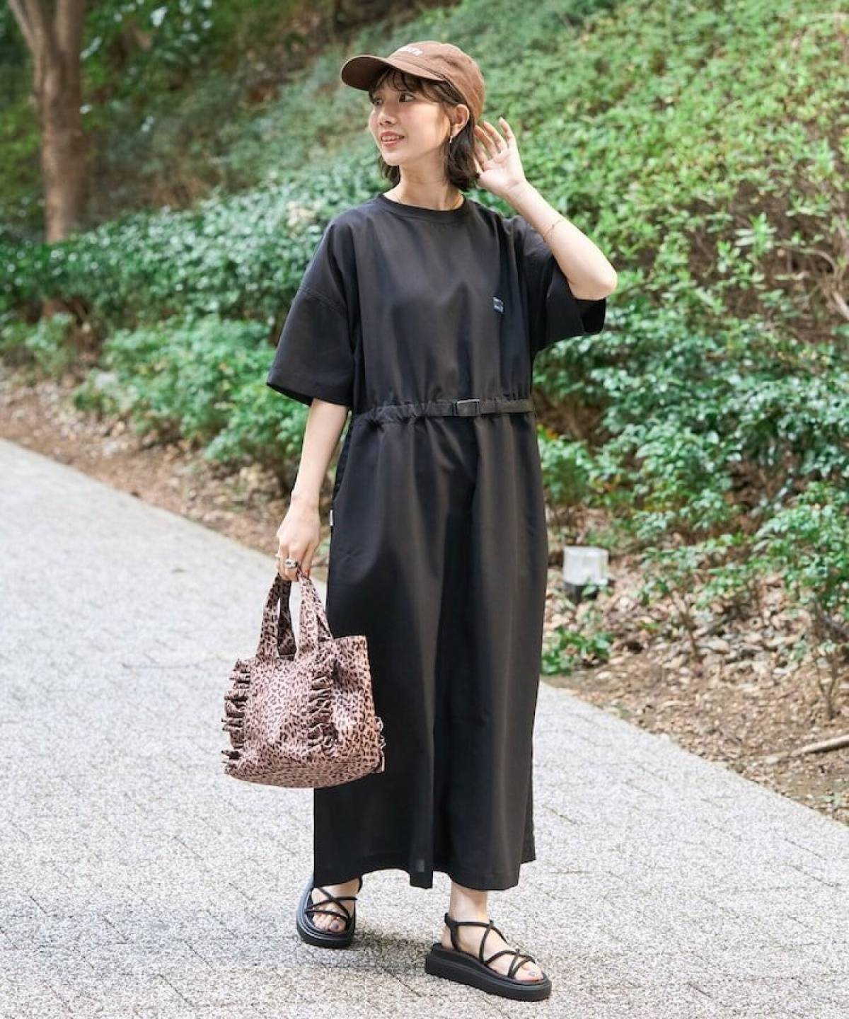 夏のラグビー観戦 女性の服装 ワンピース×キャップコーデ