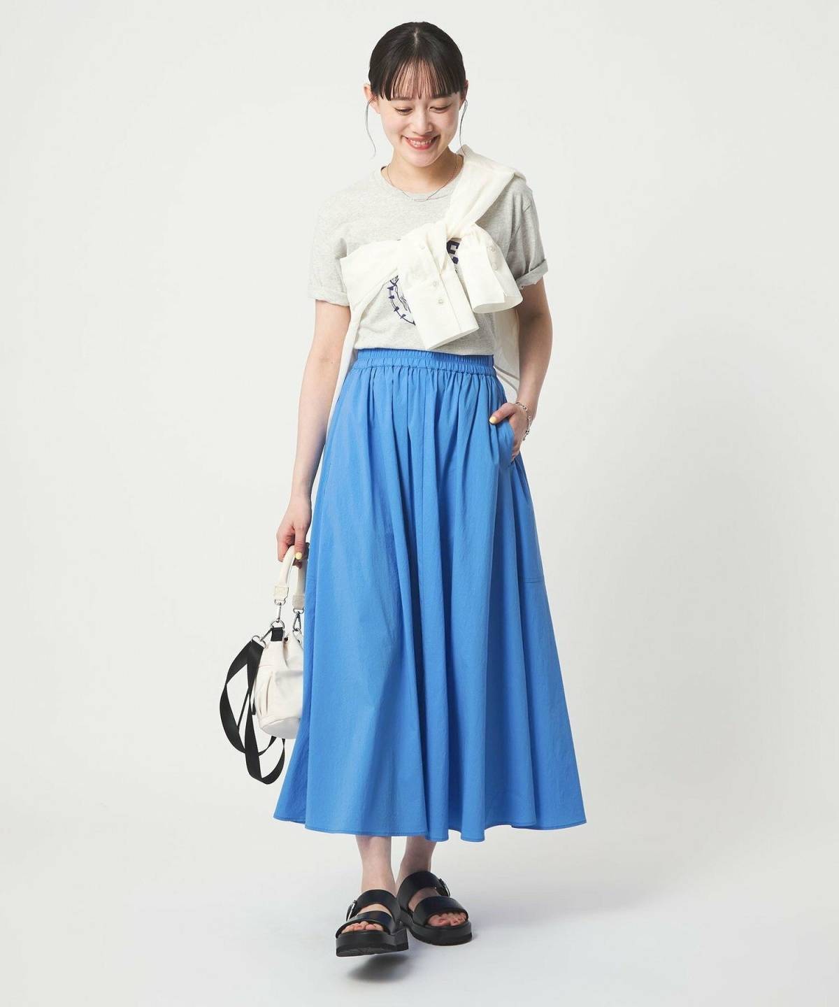 夏のラグビー観戦 女性の服装 華やかカラースカートコーデ