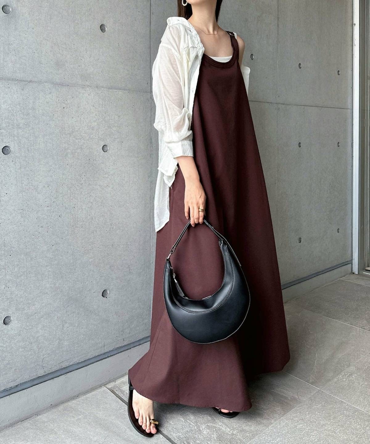 夏のラグビー観戦 女性の服装 ブラウンワンピースコーデ