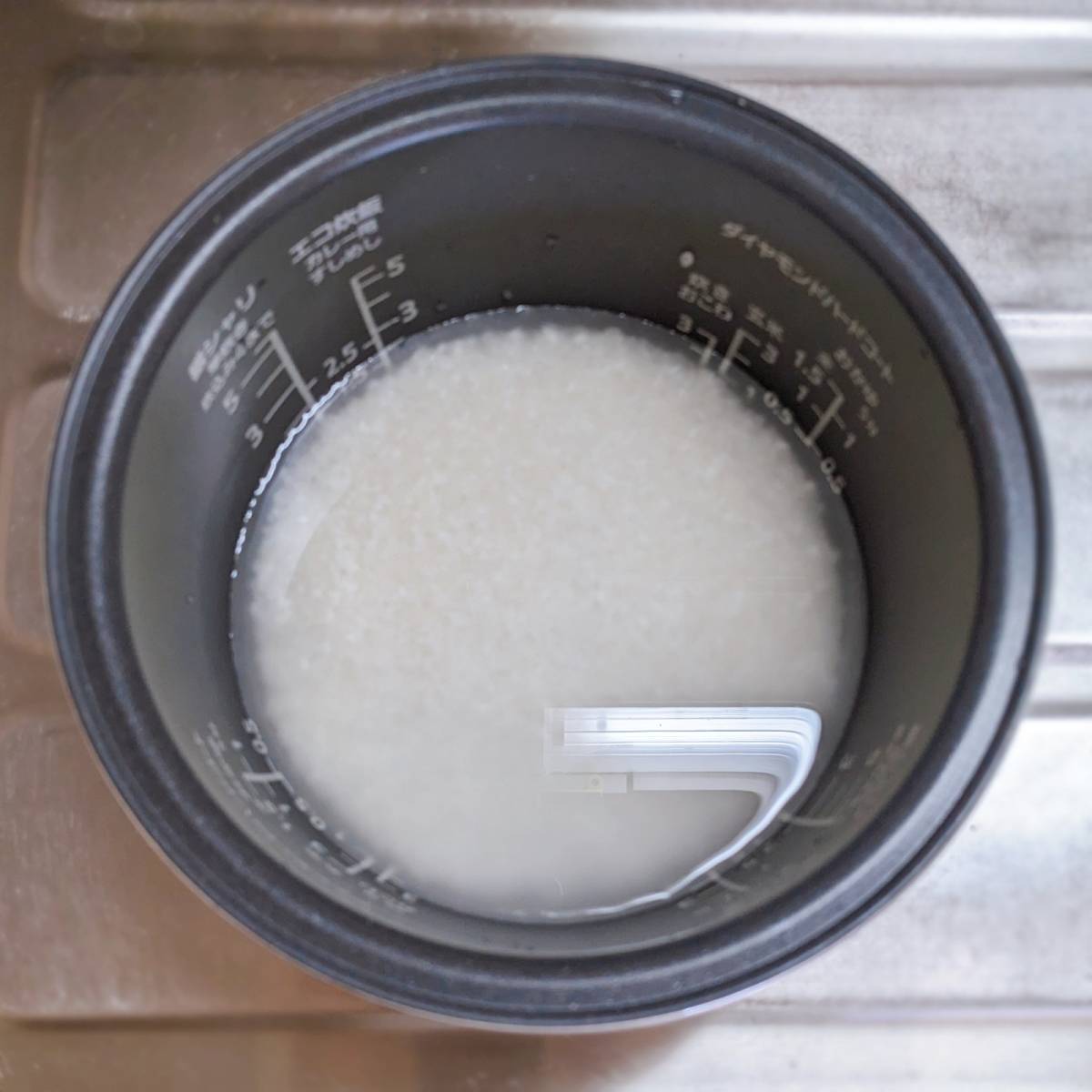 くらこん公式の「塩こんぶできのこの炊き込みご飯」のレシピ
