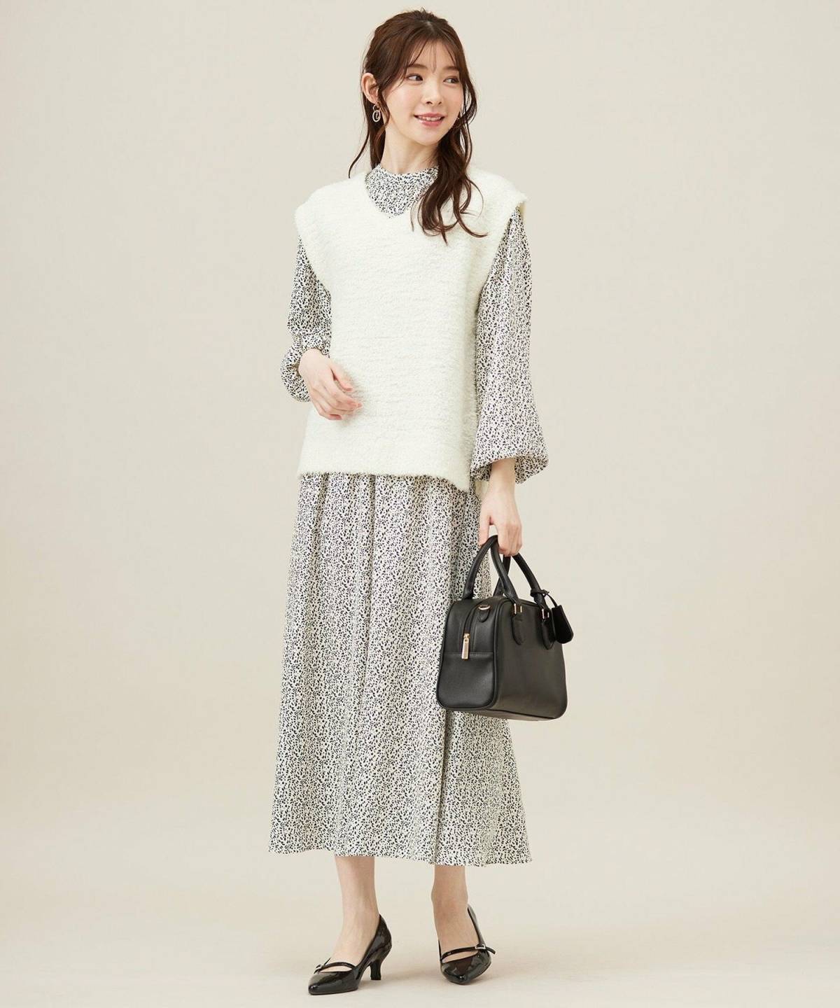 レディース白ベスト×ワンピースコーデ