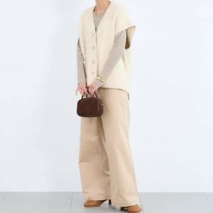 「白ベスト」重ね着で大人のおしゃれを格上げ！春夏秋冬のお手本コーデ