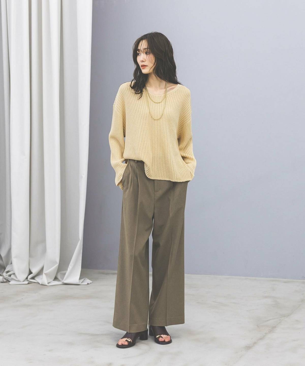 秋のママ友ランチコーデ 30代 ゆるニット×きれいめパンツコーデ