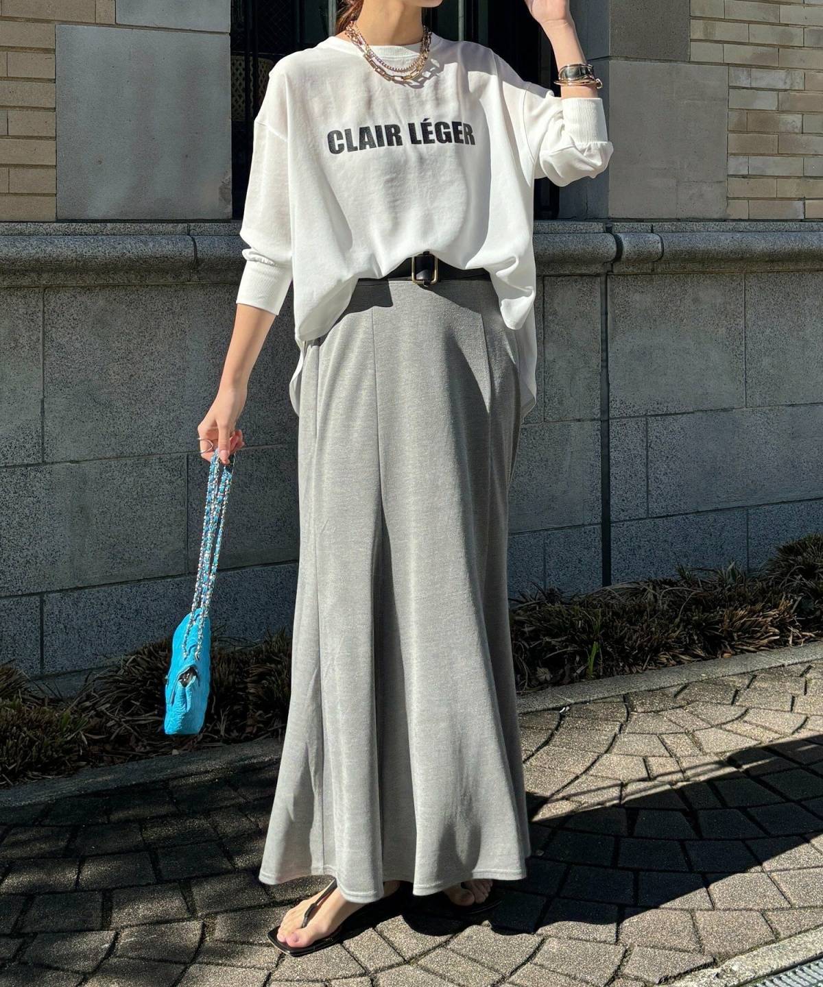 秋のママ友ランチコーデ 30代 ロングTシャツ×マーメイドスカートコーデ