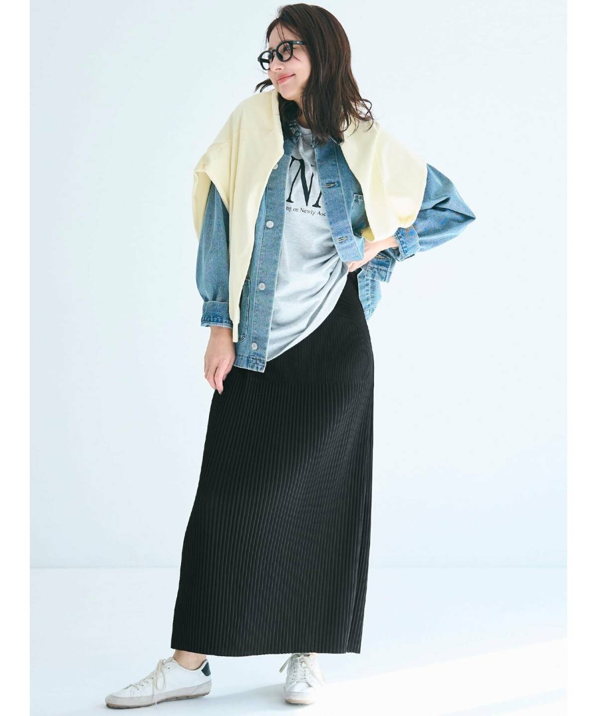 秋の遠足 ママの服装 デニムジャケット×リブスカートコーデ
