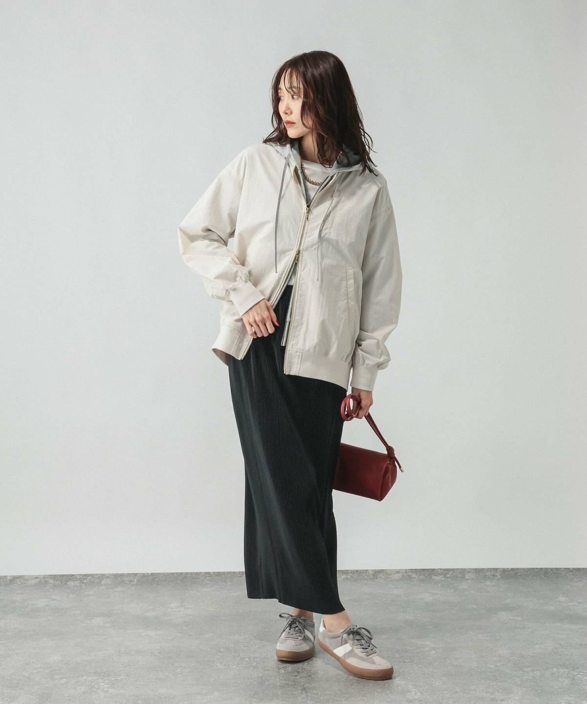 秋の遠足 ママの服装 軽アウター×ナロースカートコーデ