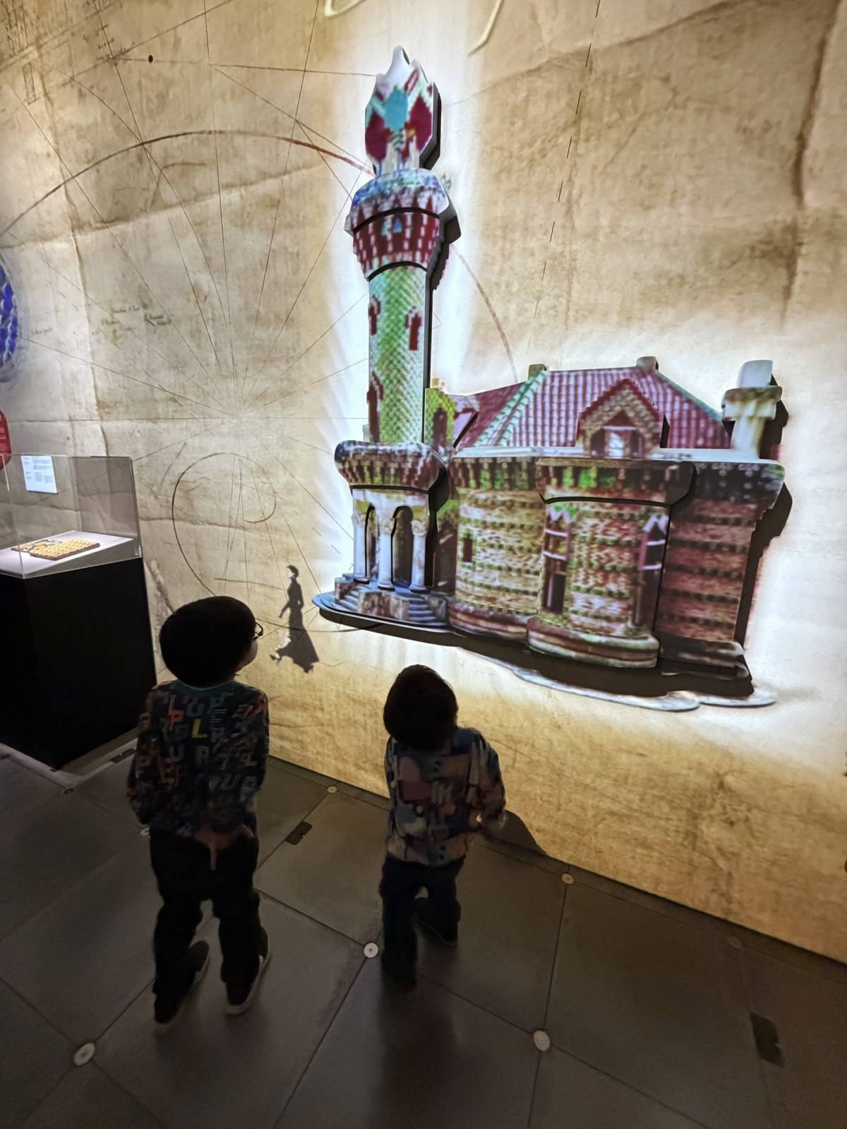 ガウディ没後100年公式事業 NAKED meets ガウディ展
