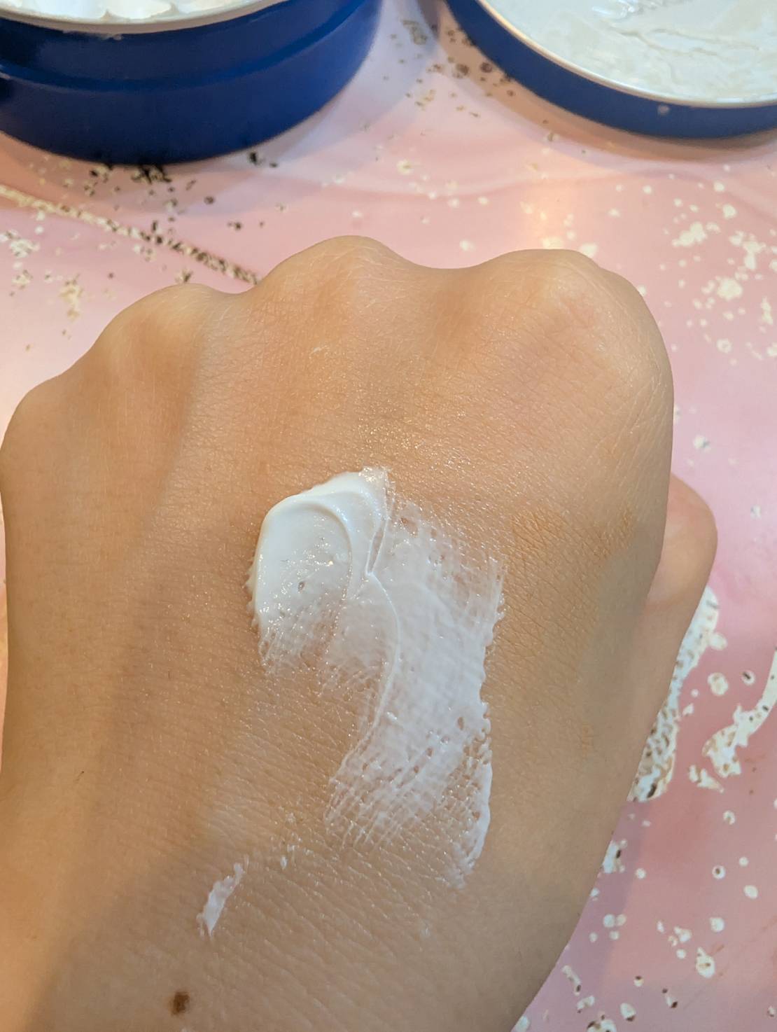 ニベアクリームを手に塗ったところ