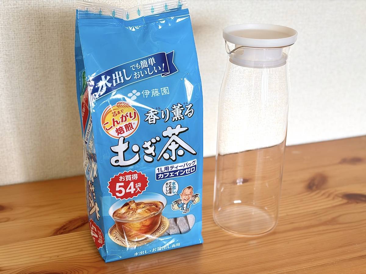 麦茶と空のピッチャー