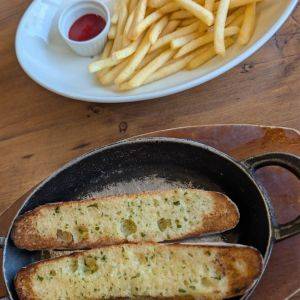 おつまみ系もスイーツも迷うほど充実！子連れでも行きやすいイタリアン
