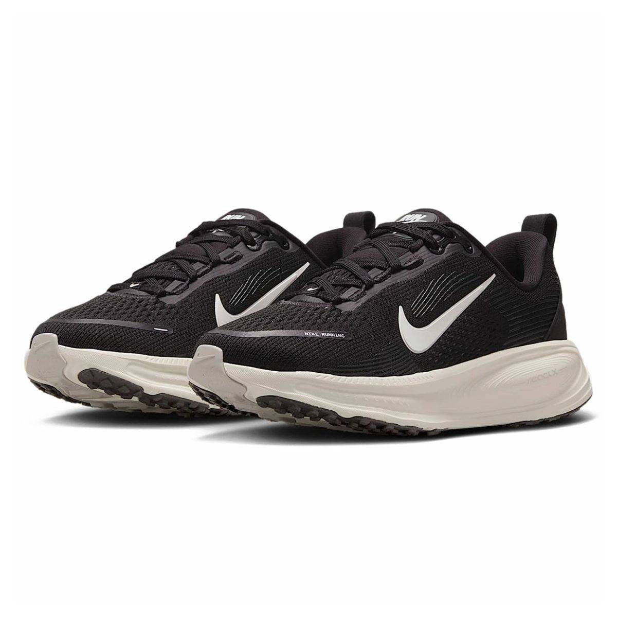 NIKE ボメロ18